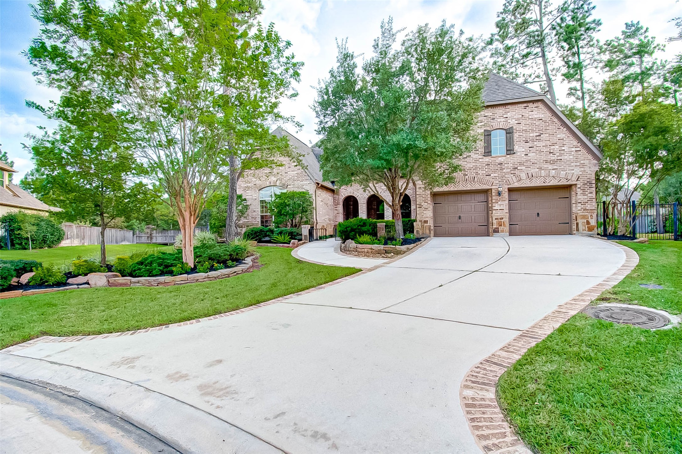 7 Shearling Court Spring, TX 77389 - Photo 3 of 46 a front view of a house with a yard and potted plants