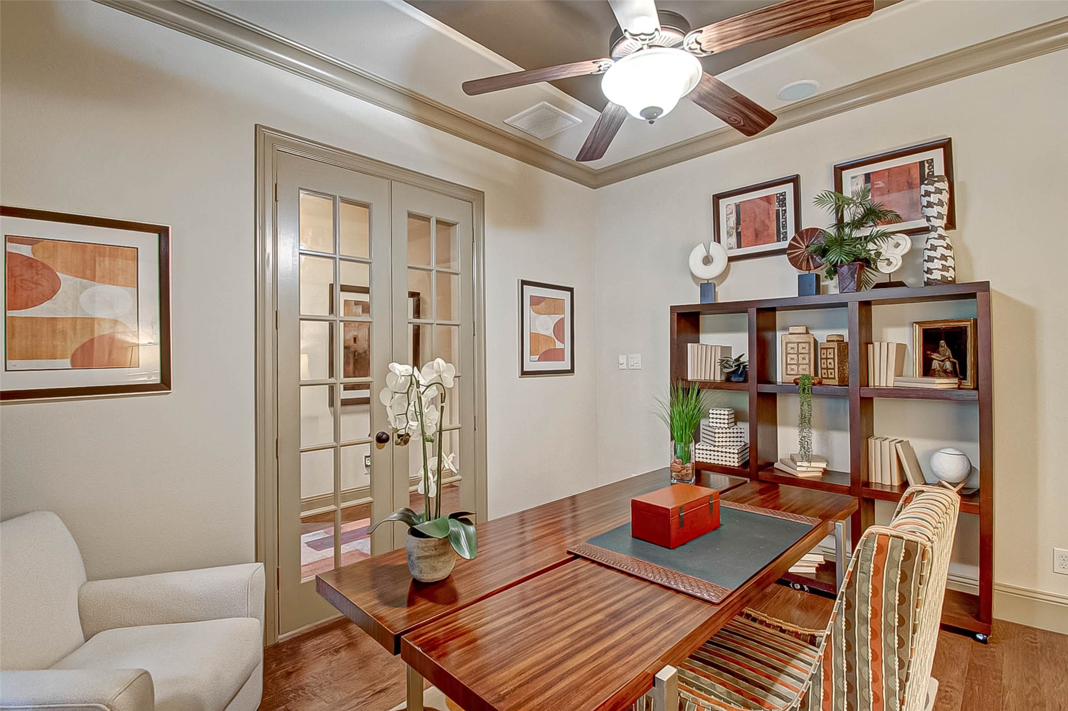 7 Shearling Court Spring, TX 77389 - Photo 7 of 46 a living room with furniture and a window