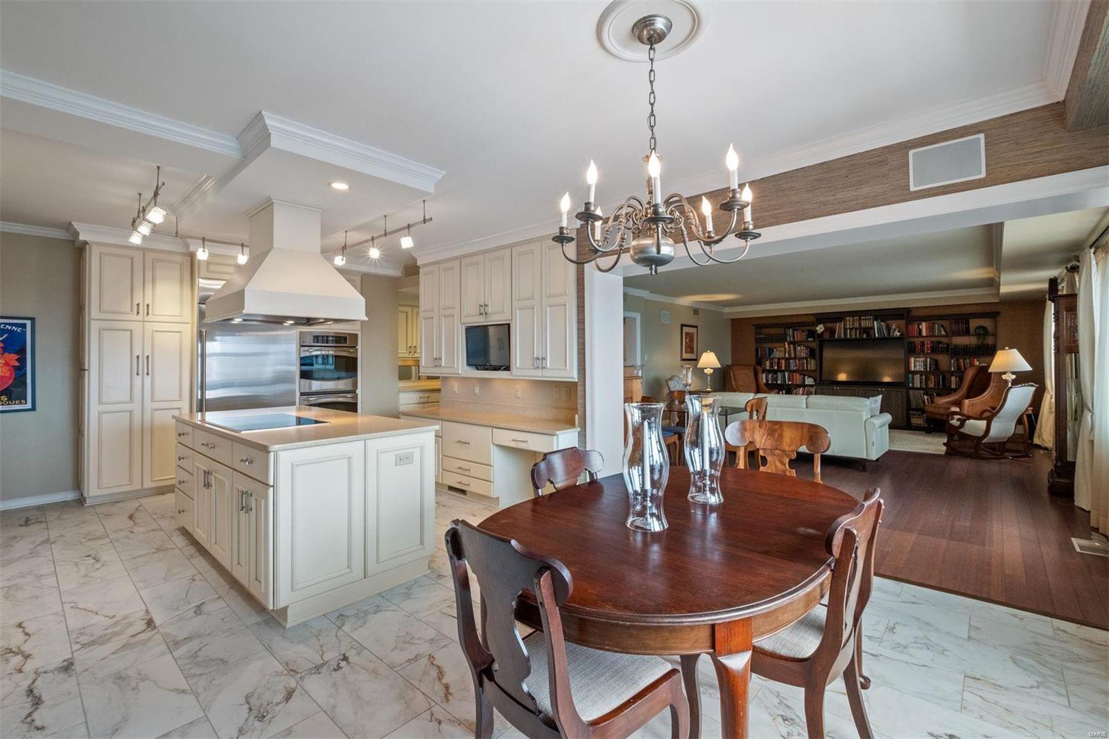 710 South Hanley Road, Unit 18C St. Louis, MO 63105 - Photo 11 of 28 Gallery Image 11