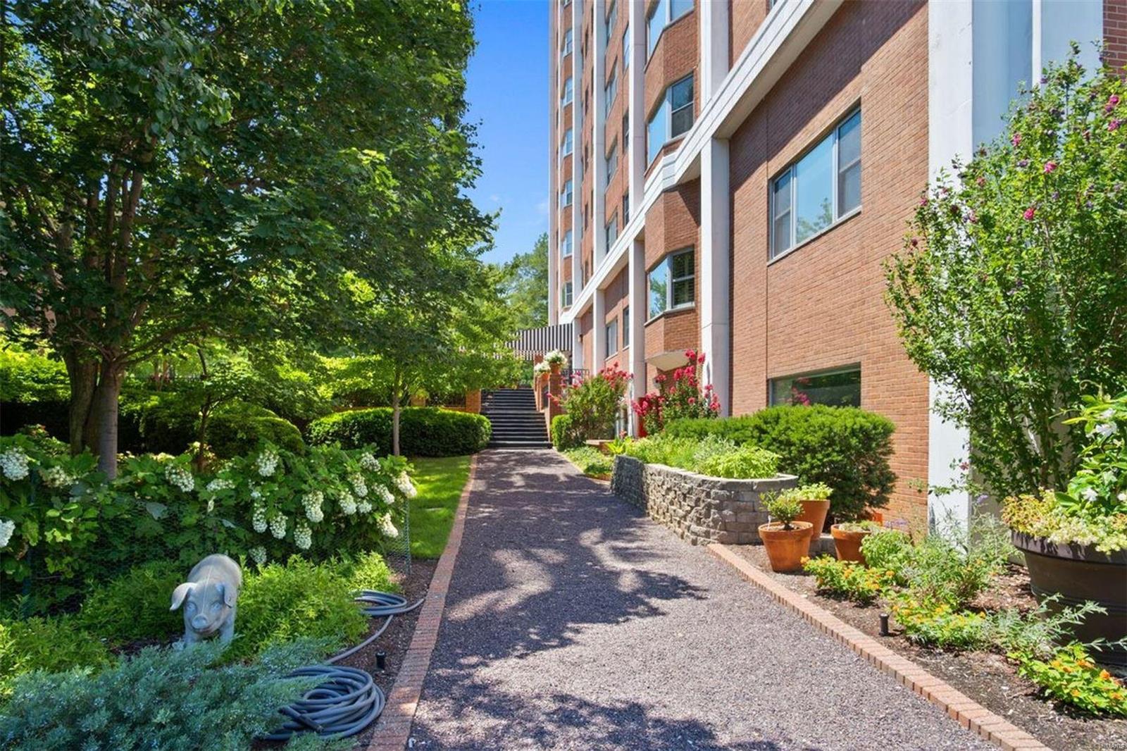 710 South Hanley Road, Unit 18C St. Louis, MO 63105 - Photo 21 of 28 Gallery Image 21