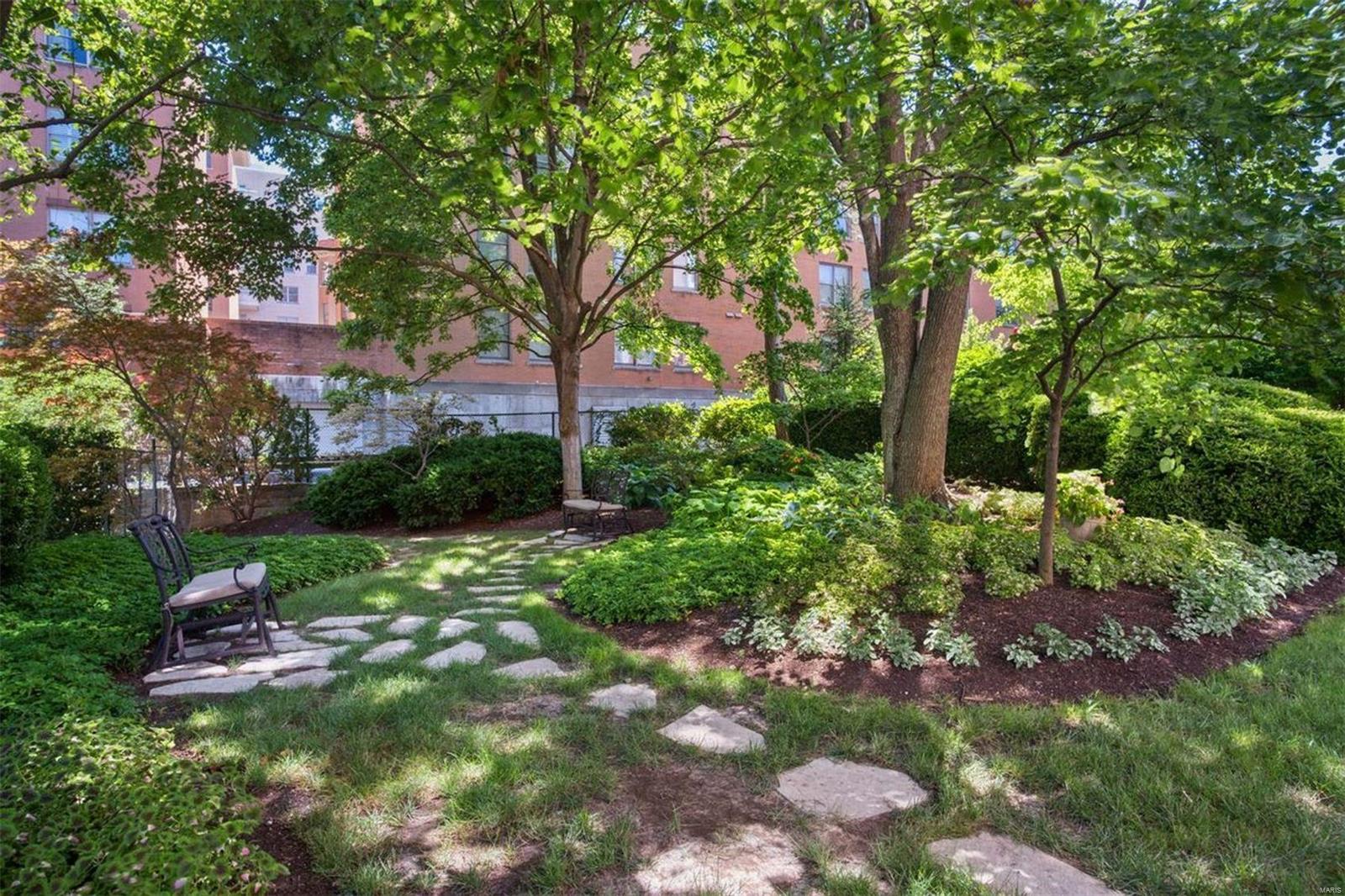 710 South Hanley Road, Unit 18C St. Louis, MO 63105 - Photo 27 of 28 Gallery Image 27