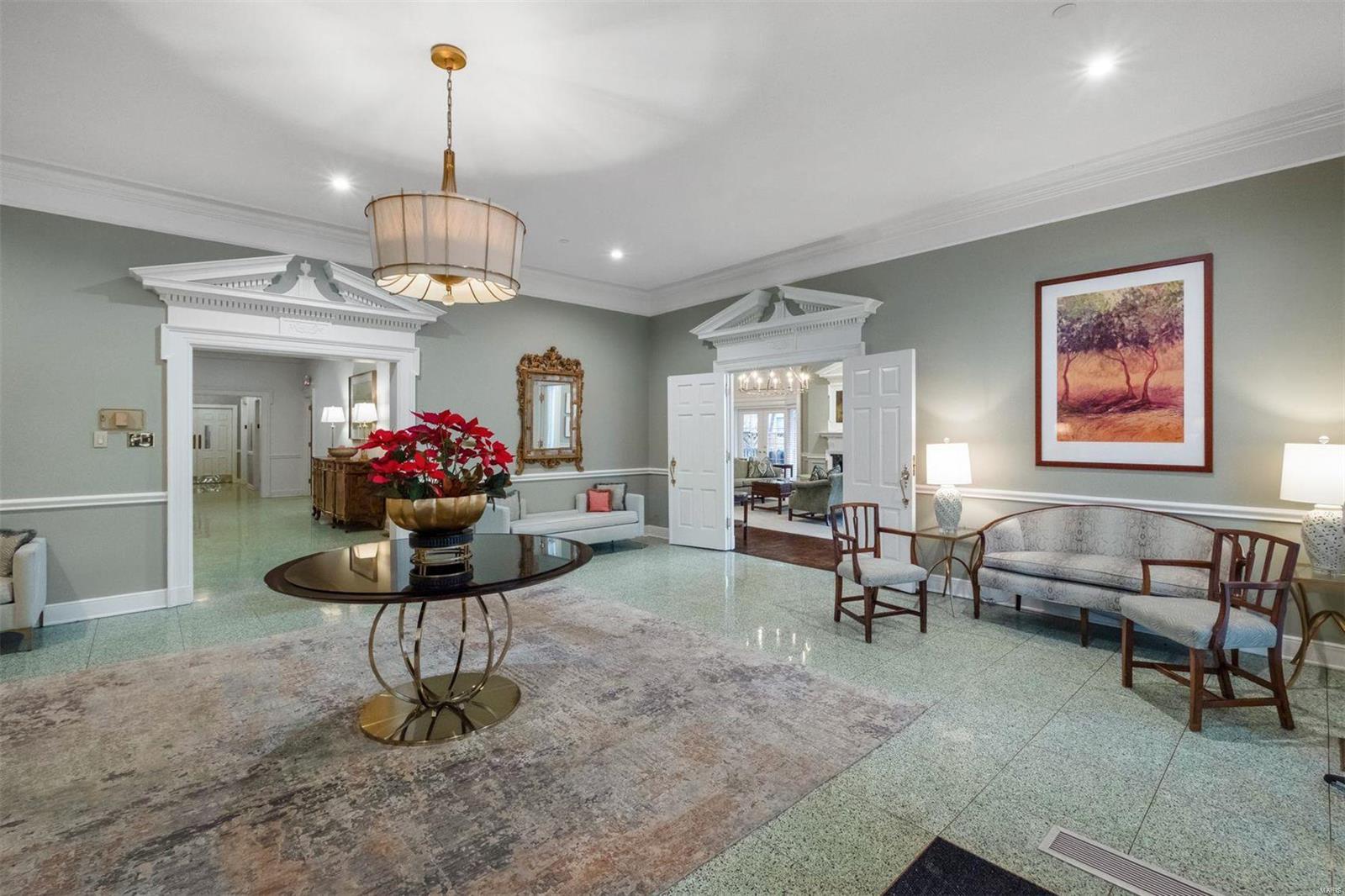 710 South Hanley Road, Unit 18C St. Louis, MO 63105 - Photo 3 of 28 Gallery Image 3