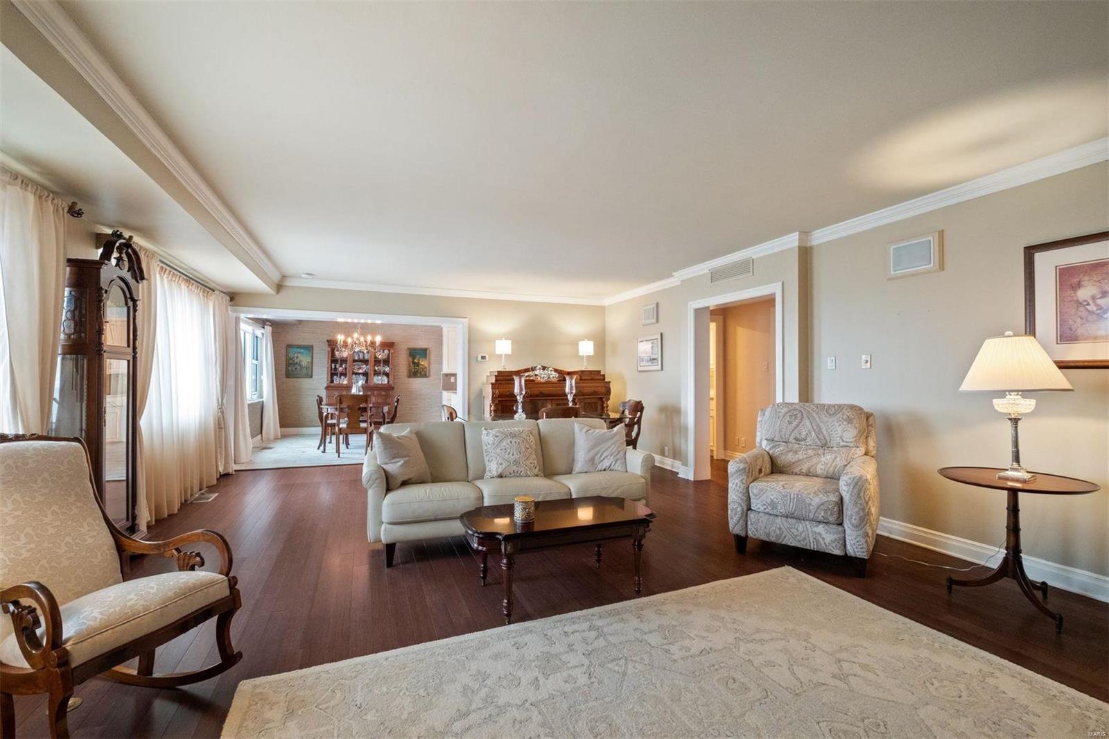 710 South Hanley Road, Unit 18C St. Louis, MO 63105 - Photo 8 of 28 Gallery Image 8