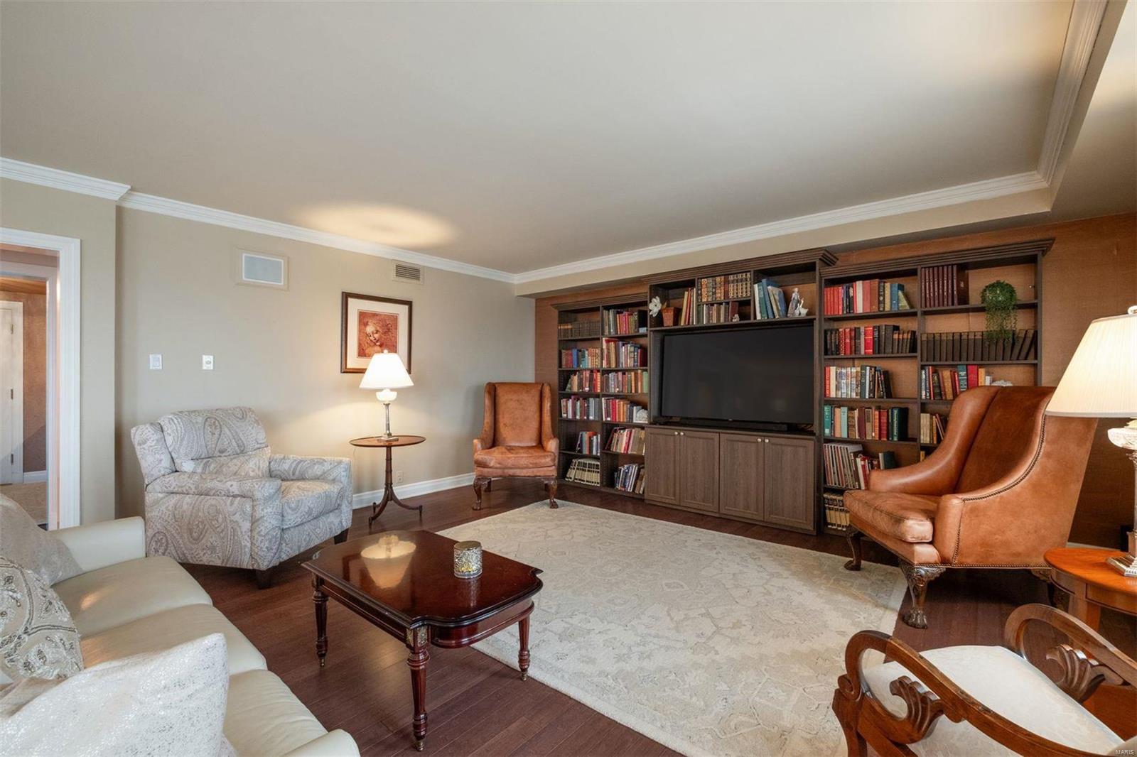 710 South Hanley Road, Unit 18C St. Louis, MO 63105 - Photo 9 of 28 Gallery Image 9