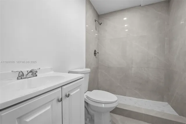 $1,100,000 | 201 South Biscayne River Drive, Miami, FL 33169