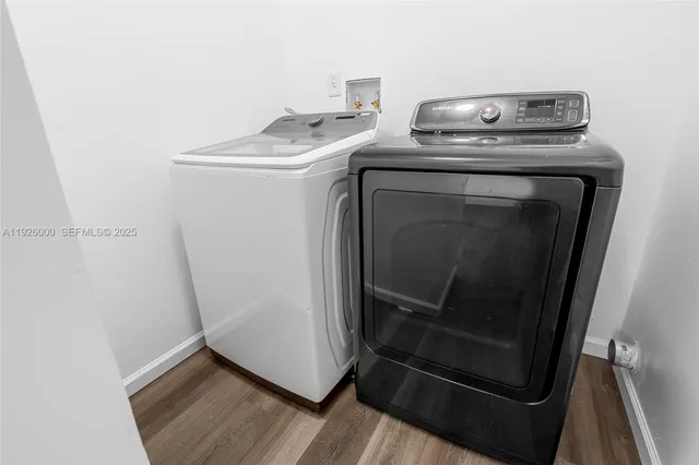 $1,100,000 | 201 South Biscayne River Drive, Miami, FL 33169