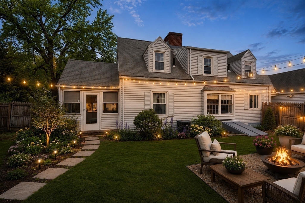 39 Pleasant Street Holyoke, MA 01040 - Photo 4 of 29