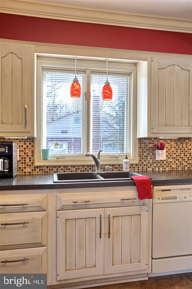28 Charlton Road Harrisburg, PA 17112 - Photo 2 of 25 Gallery Image 2