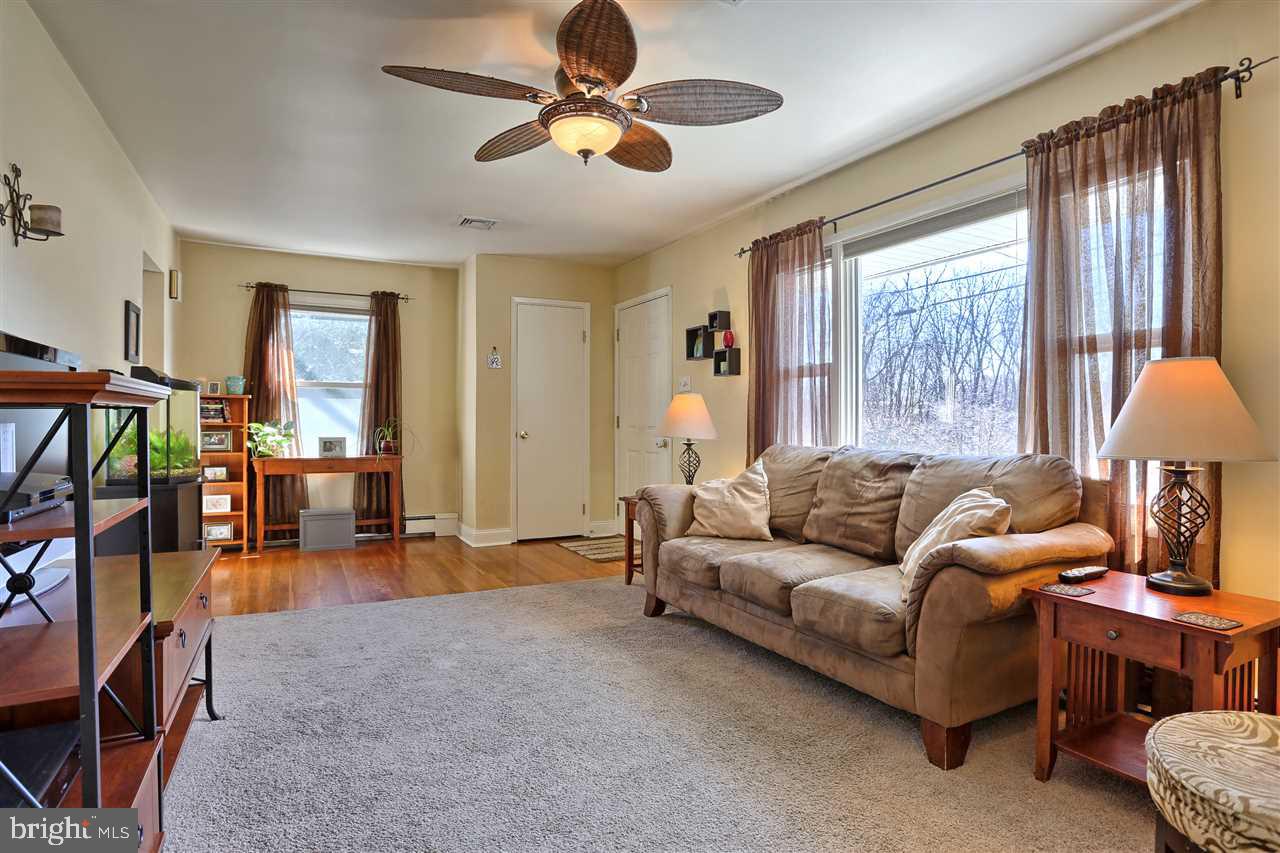 28 Charlton Road Harrisburg, PA 17112 - Photo 3 of 25 Gallery Image 3