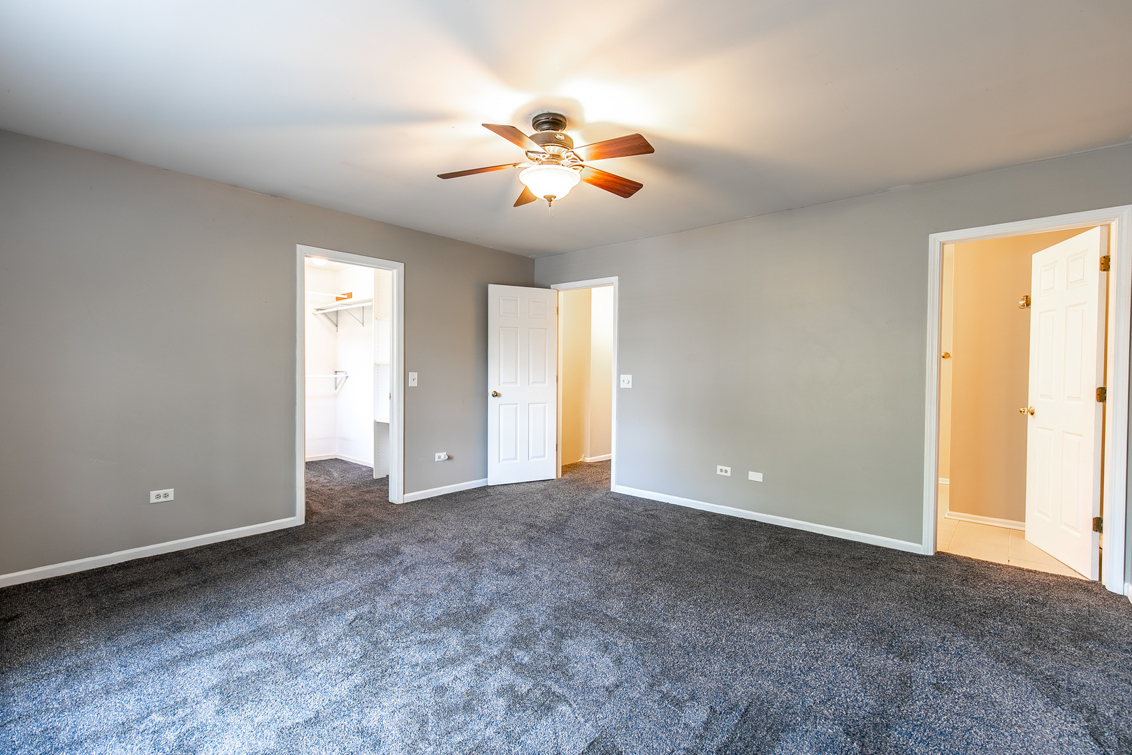559 Cross Road Gurnee, IL 60031 - Photo 13 of 27 a view of an empty room with window and a kitchen