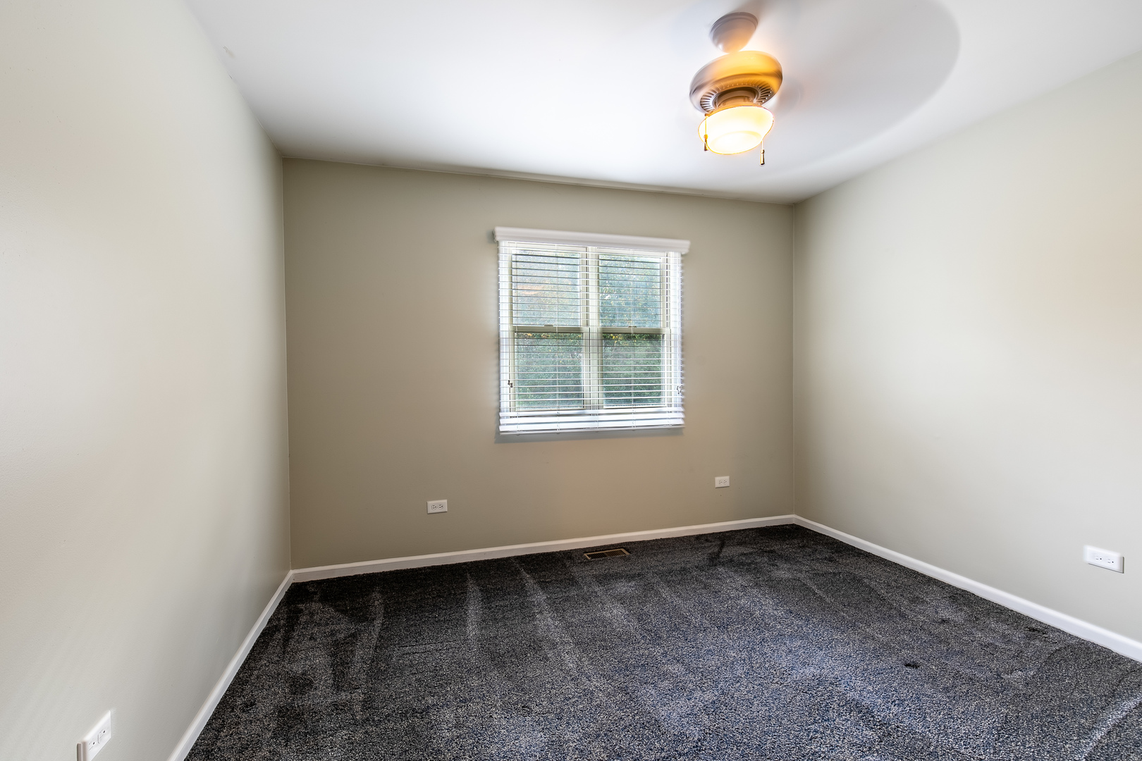 559 Cross Road Gurnee, IL 60031 - Photo 18 of 27 an empty room with a window