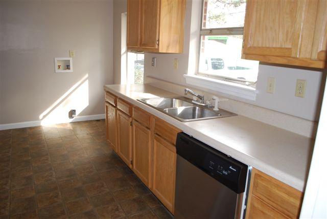 609 North Moore Road Chattanooga, TN 37411 - Photo 4 of 11 kitchen