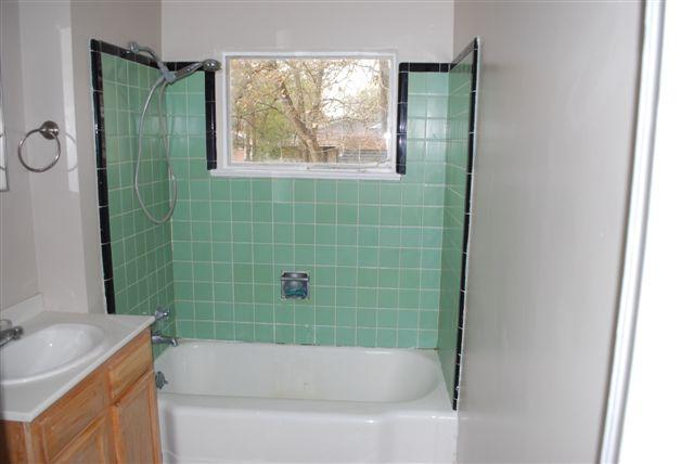 609 North Moore Road Chattanooga, TN 37411 - Photo 7 of 11 bathroom