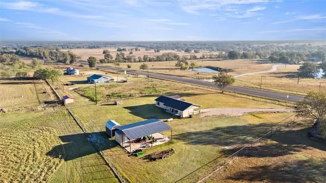 a view of a livingroom with furniture and a ceiling fan