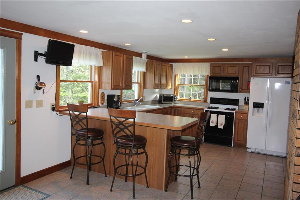 162 Atlantic Quarry Road Spruce Head, ME 04859 - Photo 4 of 33 Bright and spacious kitchen