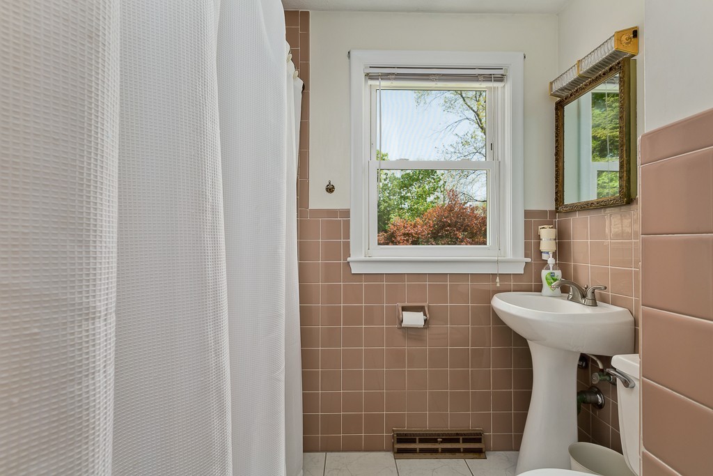 15 Eastview Road Hopkinton, MA 01748 - Photo 9 of 20 Gallery Image 9