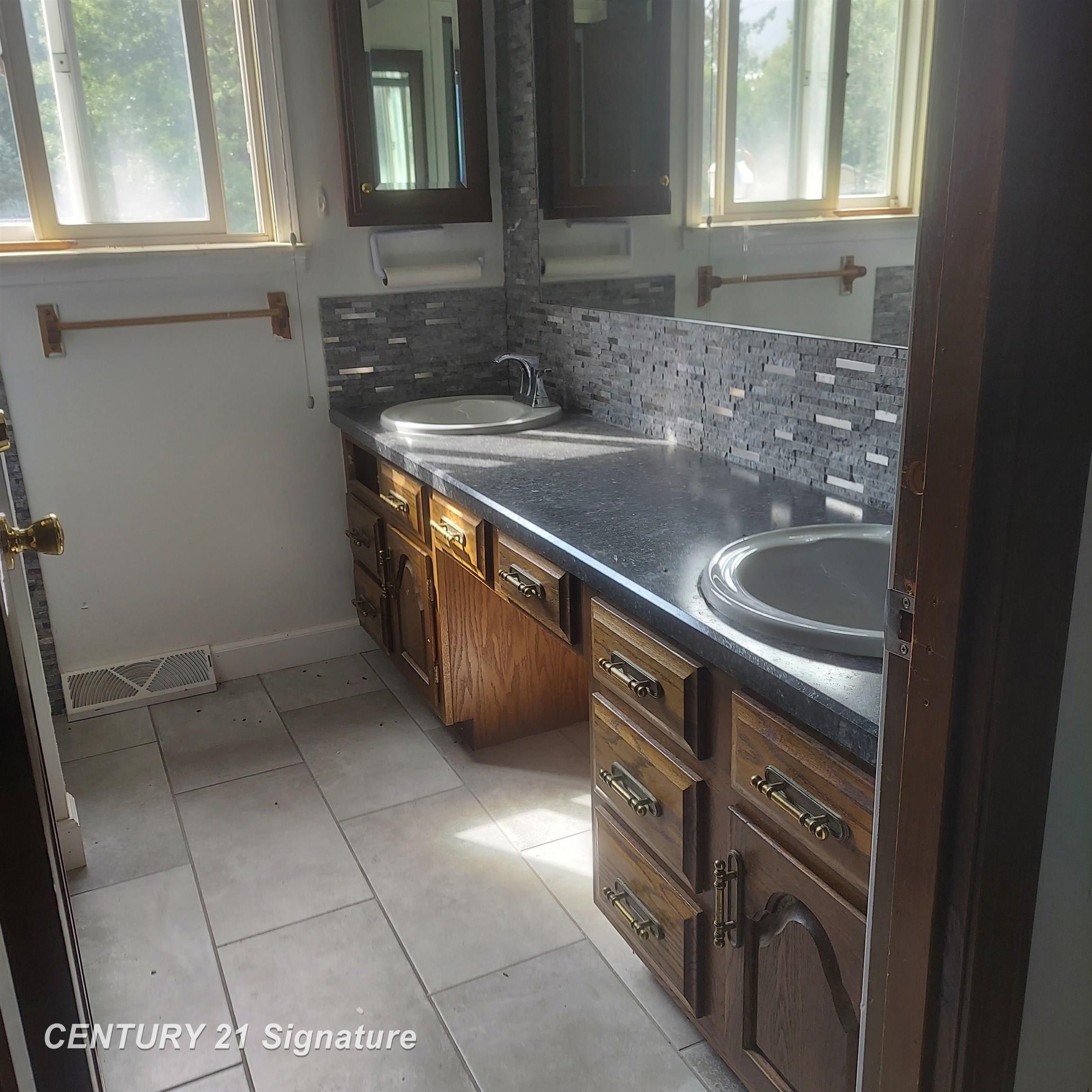 13013 Gratiot Road Hemlock, MI 48626 - Photo 9 of 17