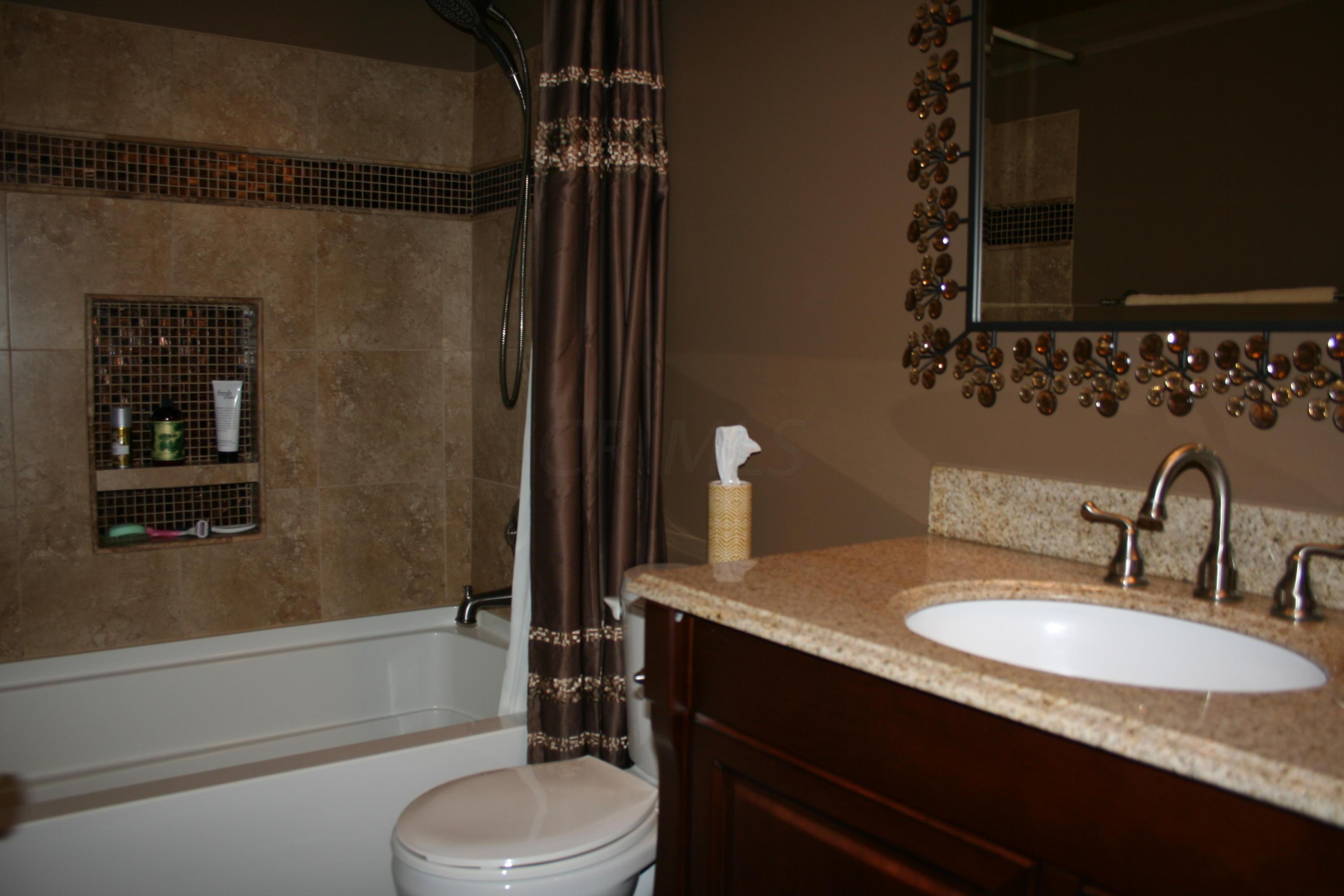 302 Rainswept Drive Galloway, OH 43119 - Photo 12 of 18