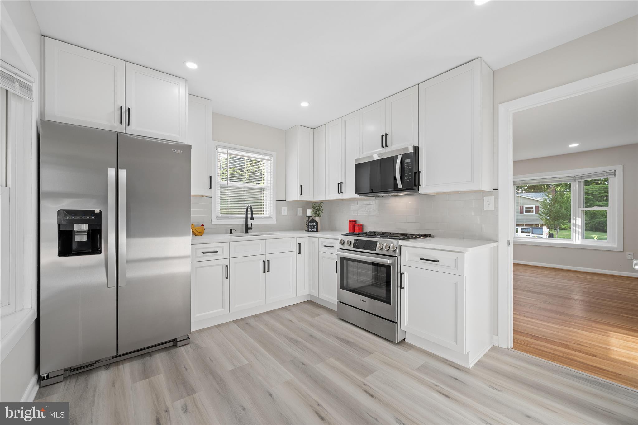 115 Woodland Road Gaithersburg, MD 20877 - Photo 10 of 40 Quartz and LVP