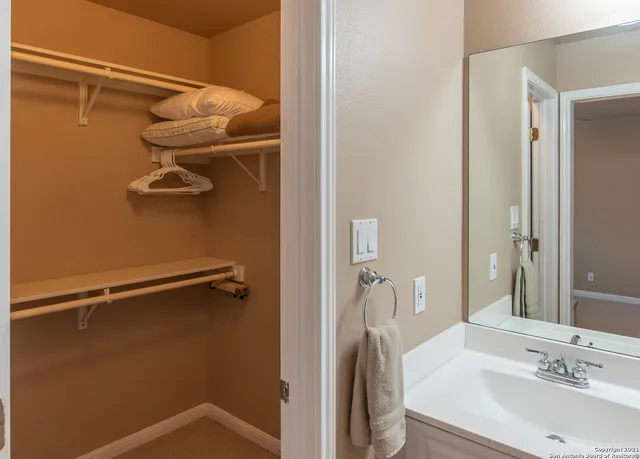 $1,525 | 32 Chapel Hill Circle, Unit 32, San Antonio, TX 78240