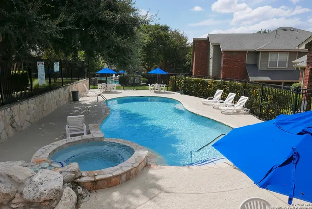 $1,525 | 32 Chapel Hill Circle, Unit 32, San Antonio, TX 78240