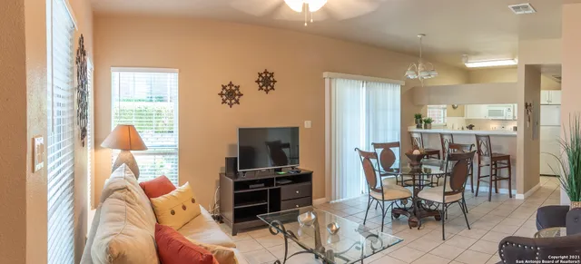 $1,525 | 32 Chapel Hill Circle, Unit 32, San Antonio, TX 78240