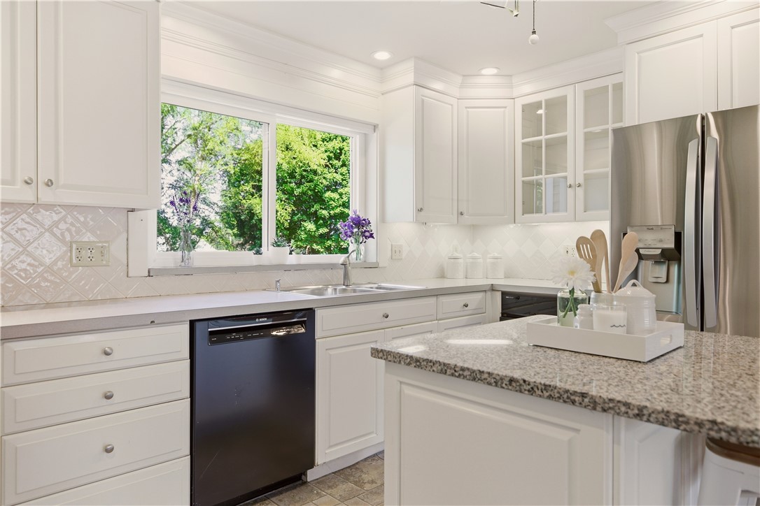 5 Heritage Road Bristol, RI 02809 - Photo 10 of 50 Kitchen