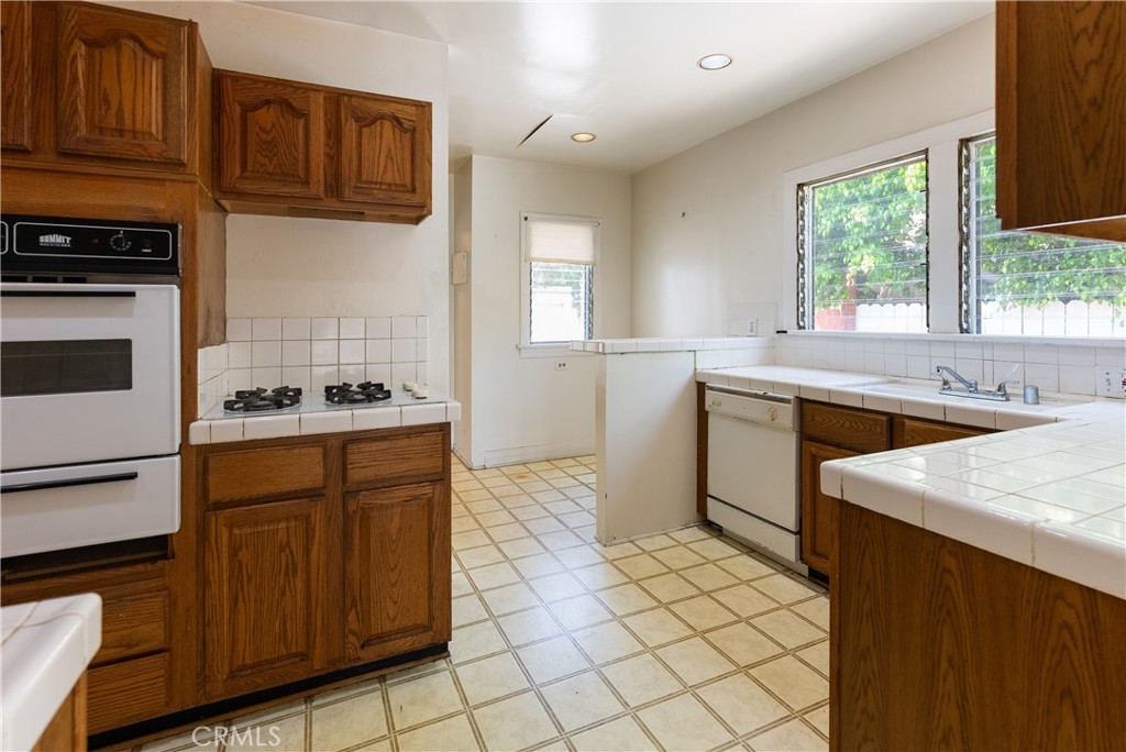 203 South Carson Road Beverly Hills, CA 90211 - Photo 19 of 47