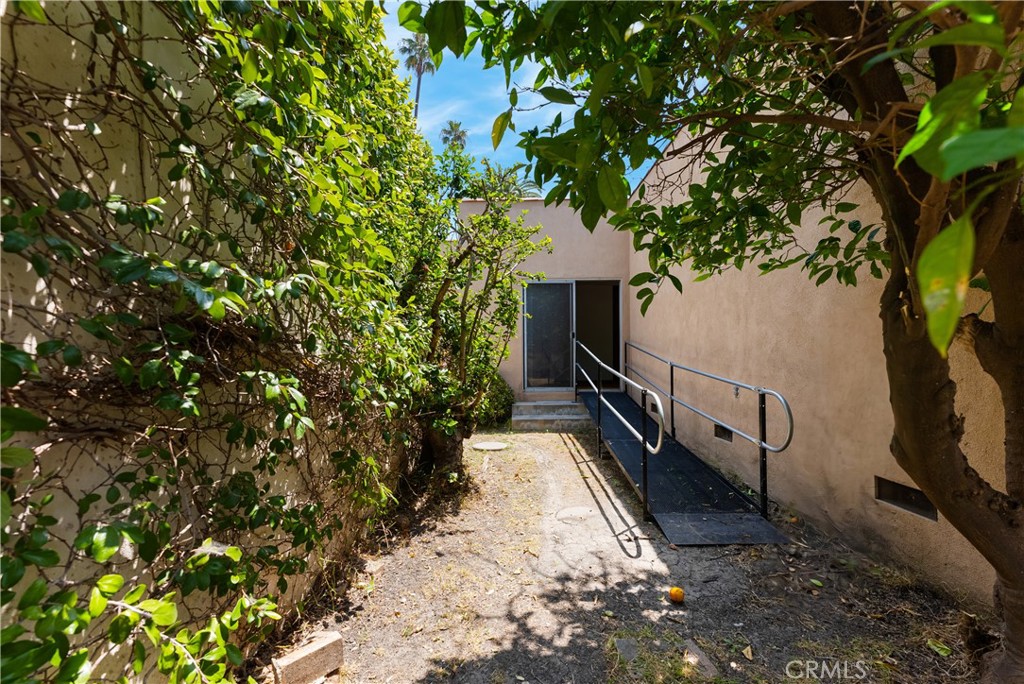 203 South Carson Road Beverly Hills, CA 90211 - Photo 42 of 47