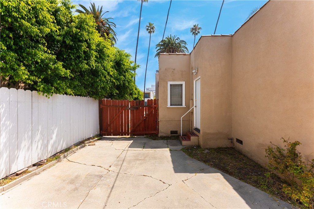 203 South Carson Road Beverly Hills, CA 90211 - Photo 43 of 47