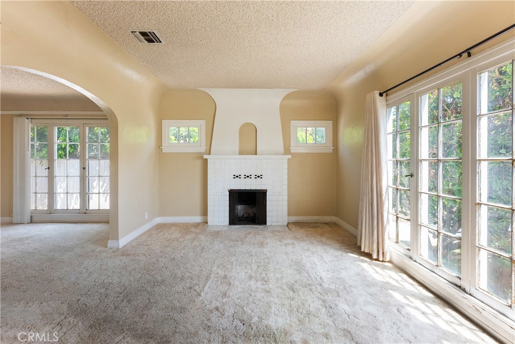 203 South Carson Road Beverly Hills, CA 90211 - Photo 5 of 47 Carpet is digitally altered.