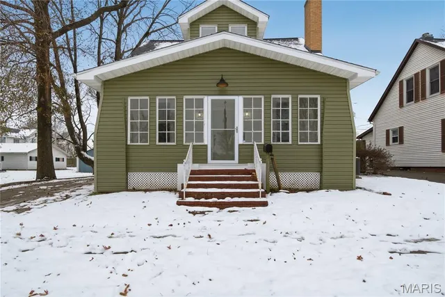 $330,000 | 415 West 3rd Street, O'Fallon, IL 62269