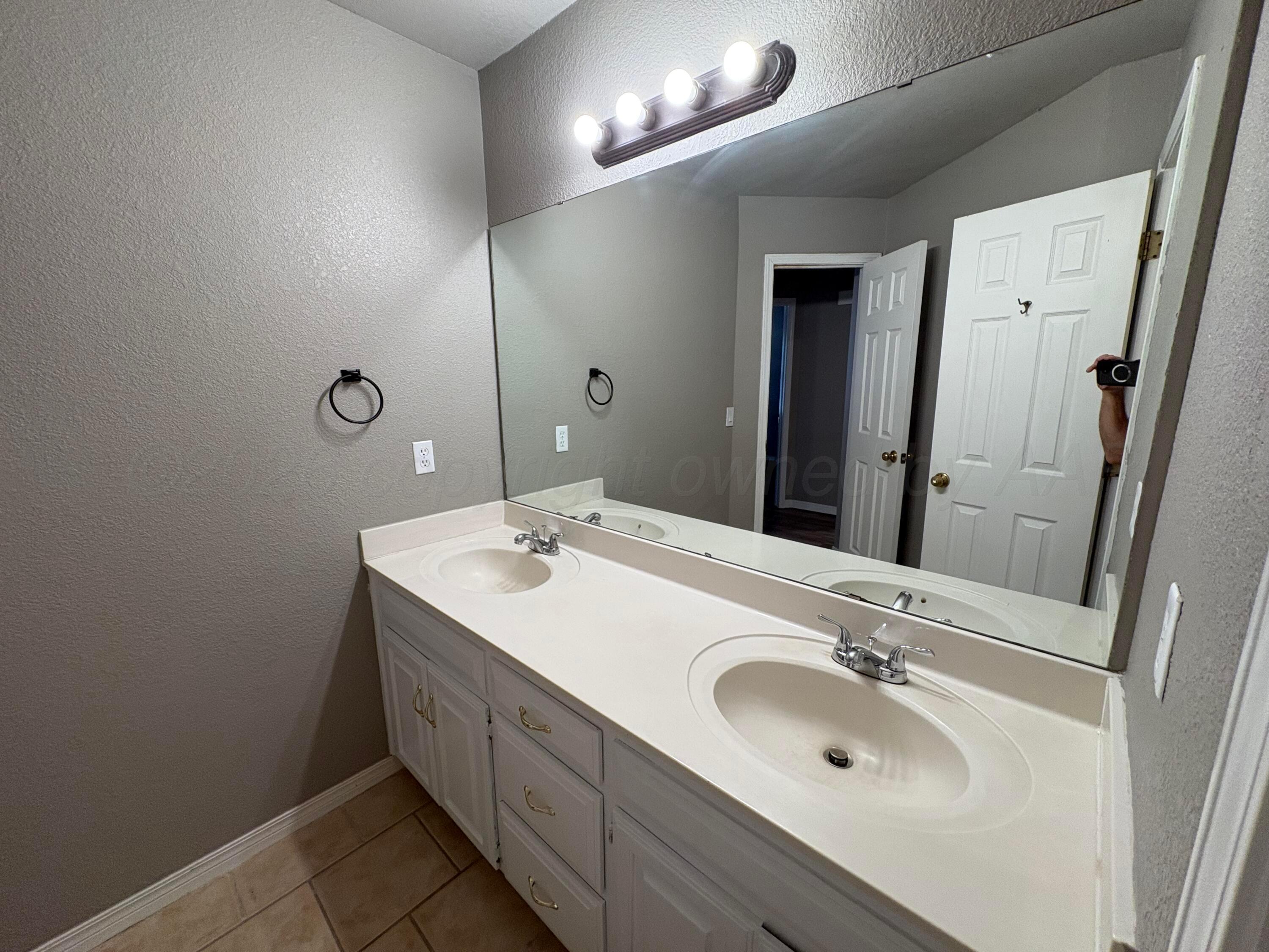 3003 Southwest 28th Avenue Amarillo, TX 79109 - Photo 10 of 15 IMG_1079