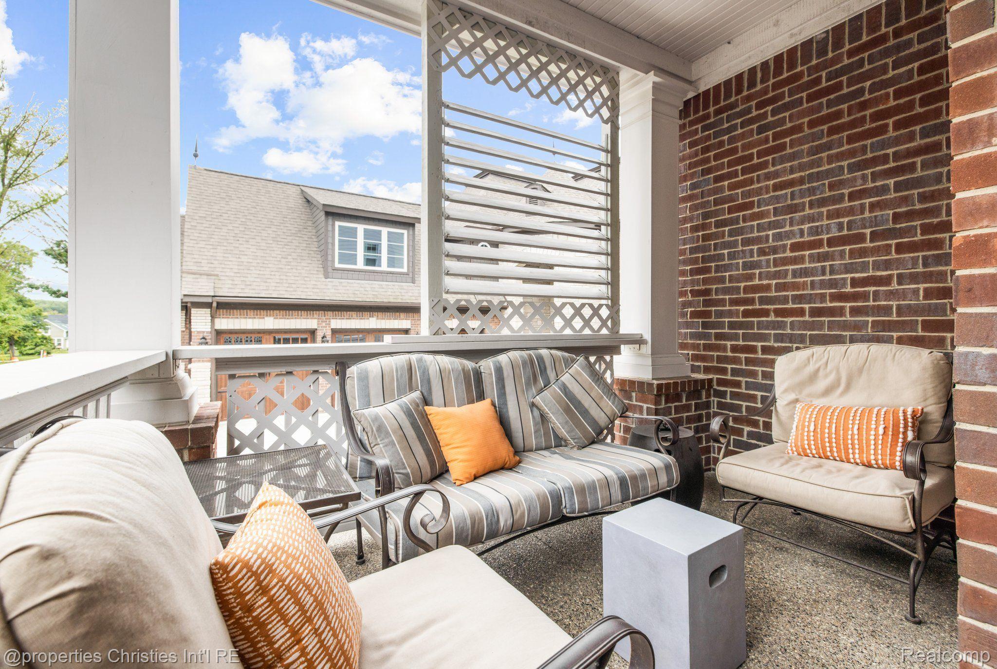 226 South Castell Avenue Rochester, MI 48307 - Photo 4 of 46 Gallery Image 4