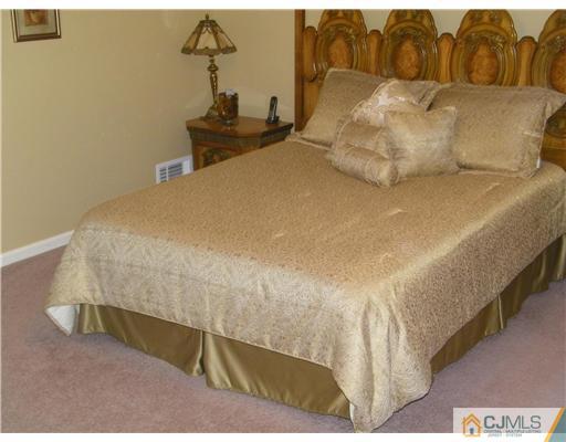 5 Corrine Street Edison, NJ 08820 - Photo 10 of 15 Gallery Image 10