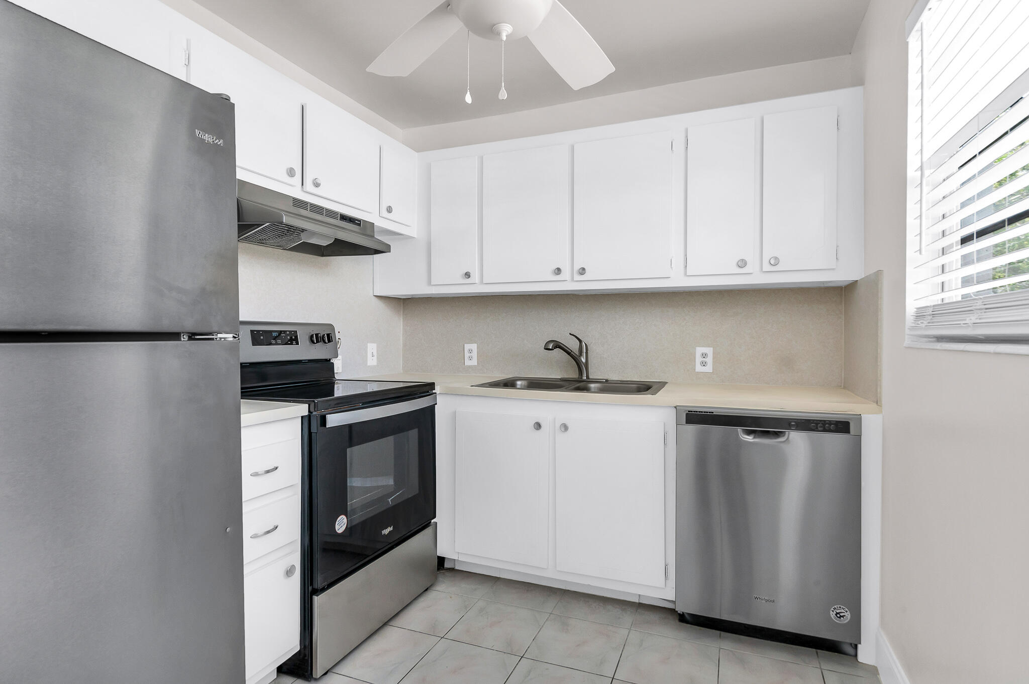 196 Mansfield F Boca Raton, FL 33434 - Photo 1 of 27 photo-2