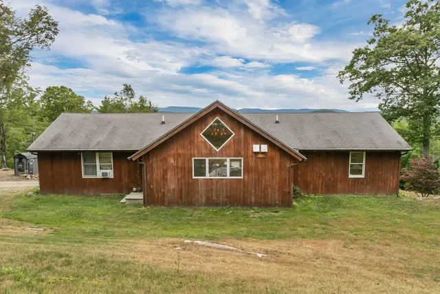 $949,000 | 242 Jerusalem Road, Canaan, NH 03741