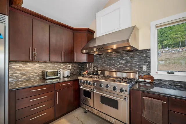 $949,000 | 242 Jerusalem Road, Canaan, NH 03741