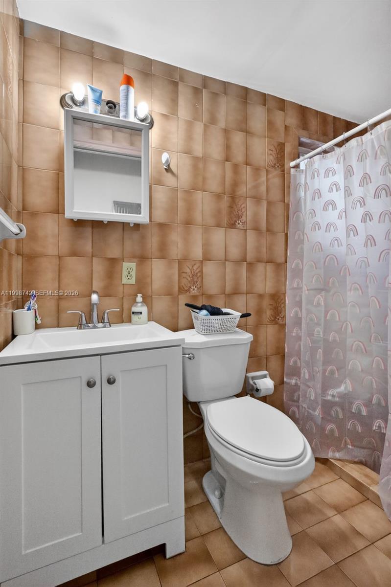 733 West 33rd Street Hialeah, FL 33012 - Photo 19 of 45 a bathroom with a toilet sink and mirror