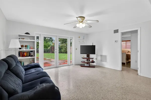 $675,000 | 733 West 33rd Street, Hialeah, FL 33012