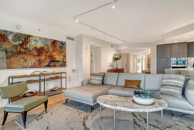 $1,200,000 | 401 North Point Road, Unit 404, Osprey, FL 34229