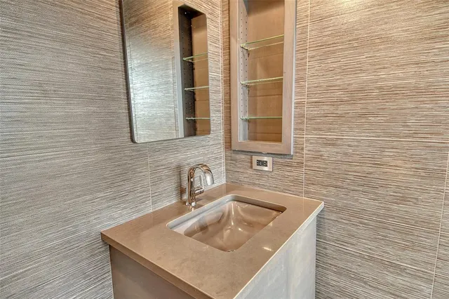 $1,200,000 | 401 North Point Road, Unit 404, Osprey, FL 34229