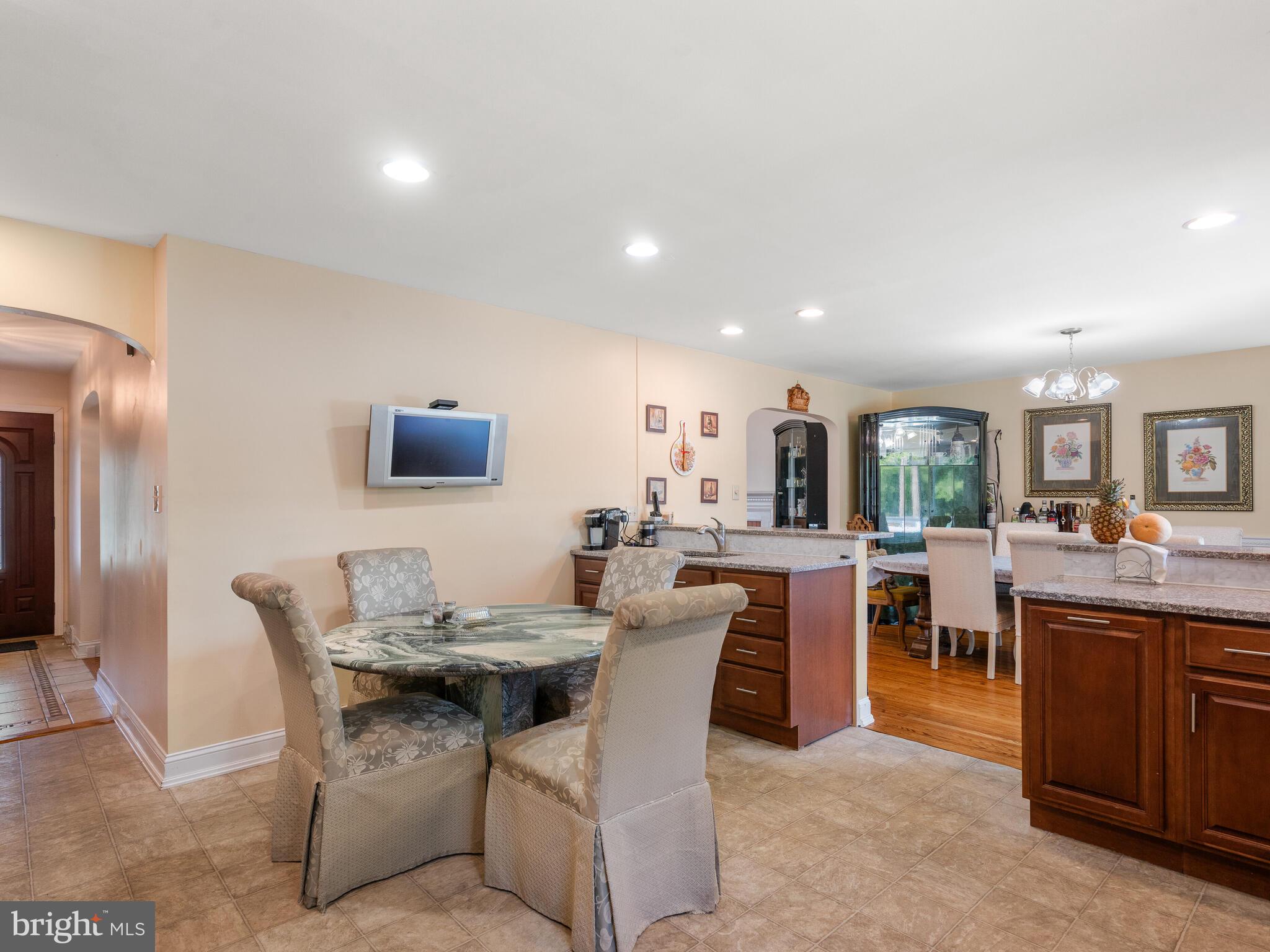 2810 North Kent Road Broomall, PA 19008 - Photo 10 of 41 Gallery Image 10