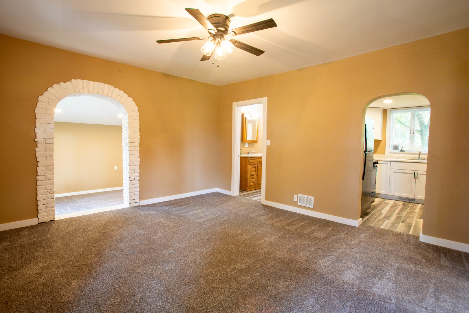 117 Clark Street Chenoa, IL 61726 - Photo 8 of 23 Gallery Image 8
