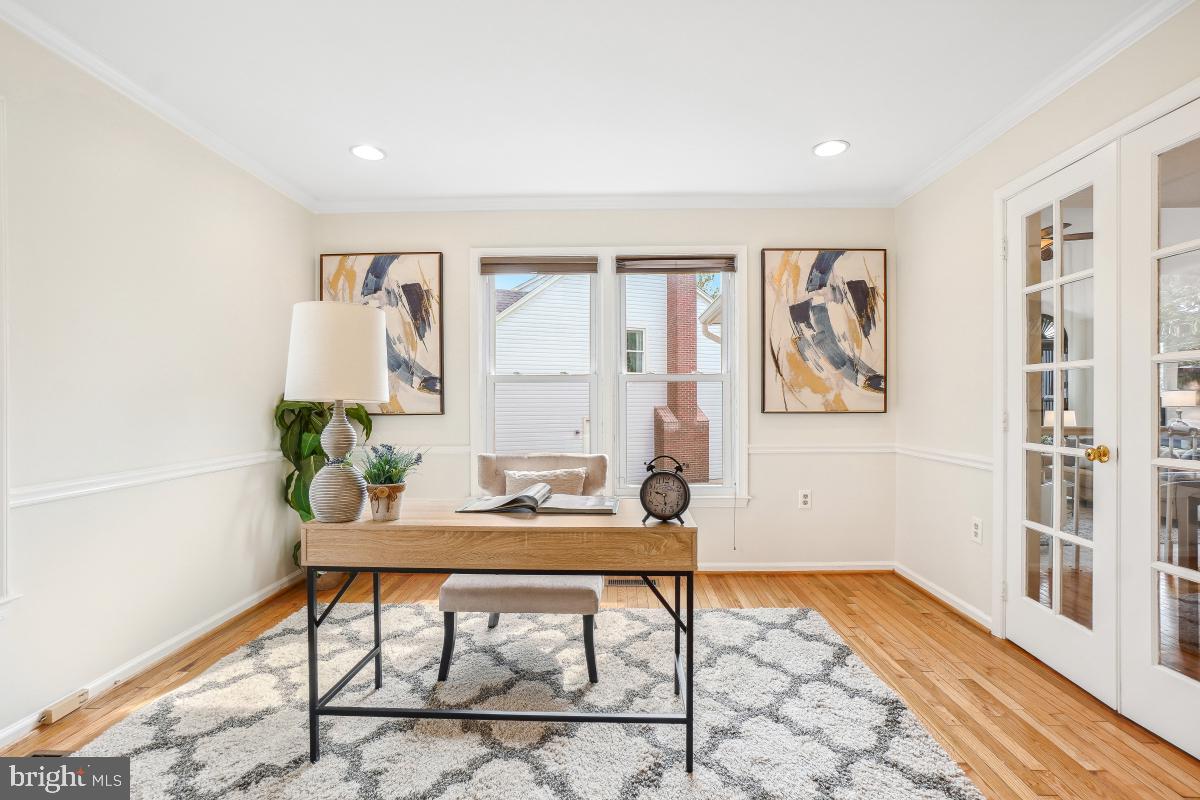 10 Leatherleaf Court Gaithersburg, MD 20878 - Photo 11 of 47 a workspace with furniture and window