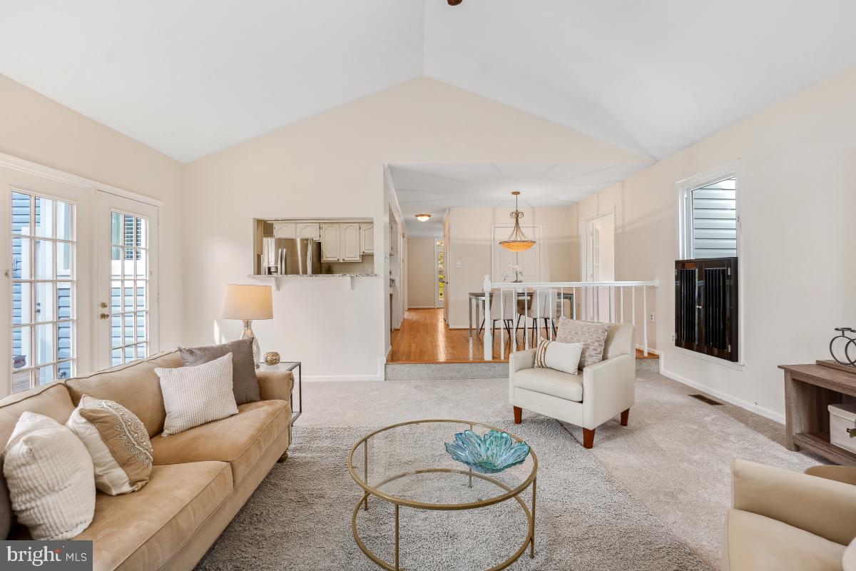 10 Leatherleaf Court Gaithersburg, MD 20878 - Photo 19 of 47 a living room with furniture and a table