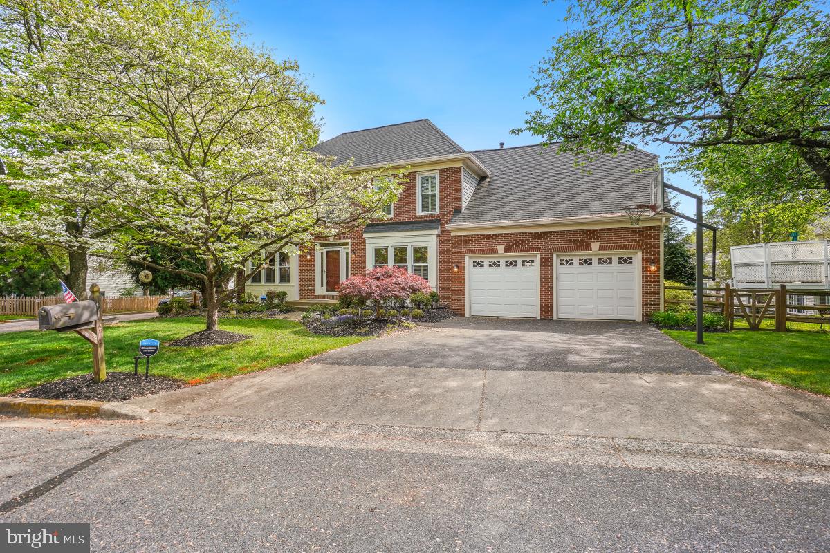10 Leatherleaf Court Gaithersburg, MD 20878 - Photo 2 of 47 front view of a house with a yard