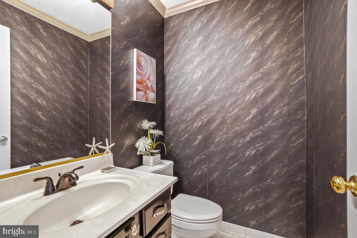 10 Leatherleaf Court Gaithersburg, MD 20878 - Photo 22 of 47 a bathroom with a sink and a toilet