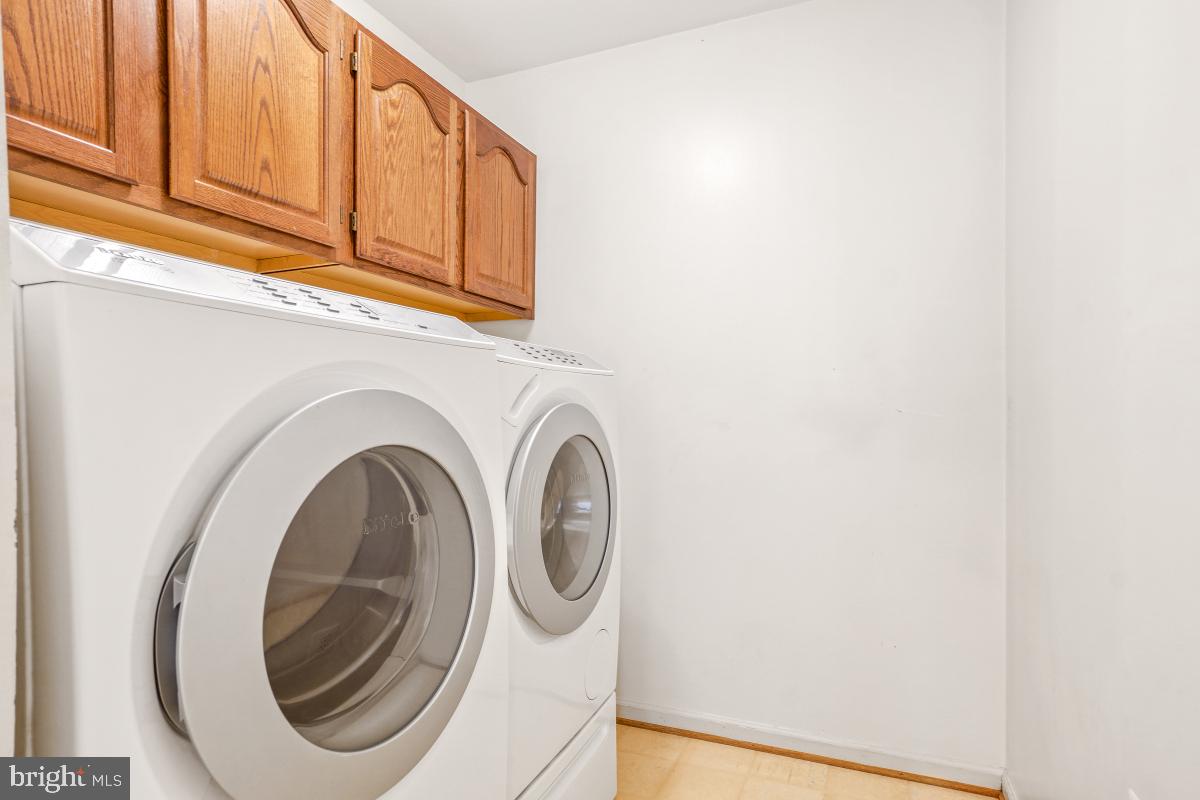10 Leatherleaf Court Gaithersburg, MD 20878 - Photo 30 of 47 a utility room with dryer and washer