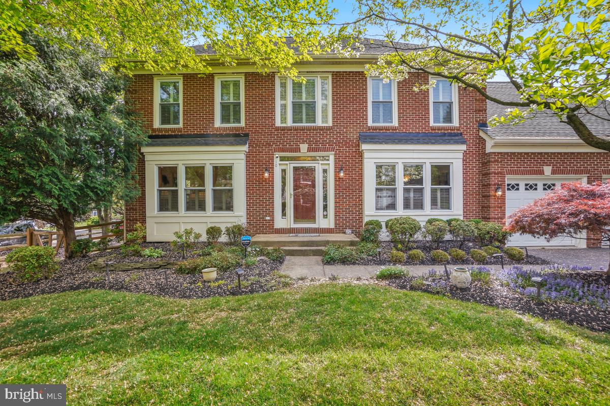 10 Leatherleaf Court Gaithersburg, MD 20878 - Photo 3 of 47 a view of a house with a yard and plants